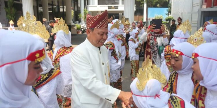 Tari Cetik Kipas Melinting Lampung Timur Memukau Seluruh Pejabat Tinggi di Istana Negara