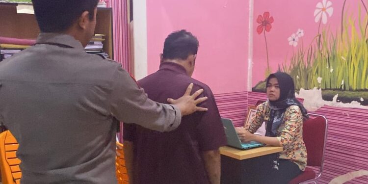 Oknum Guru Ngaji Berdalih Pasang Susuk Cabuli Santri Wati Kini Digulung Polres Tanggamus 