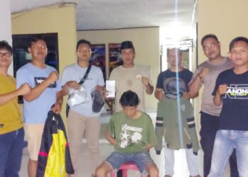 Curi Ponsel di Konter Pasar Unit 2,seorang Pemuda di Amankan.Senin 30 Agustus 2031