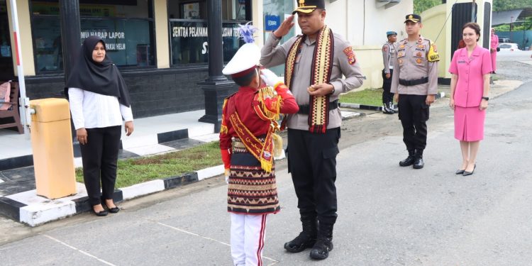 Gelar Tradisi Wellcome dan Farewell Parade, Ini Pesan Dari Kapolres Tulang Bawang Lama dan Baru
