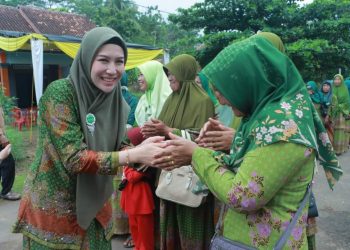 Wakil Ketua TP PKK Kab. Lampung Utara Hj Devriyana Marda S. Kom Hadiri Acara Pengajian Triwulan PAC Muslimat NU Abung Surakarta