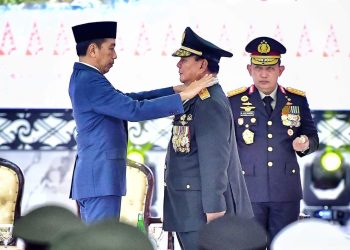 Presiden Beri Penghargaan Kenaikan Pangkat Istimewa Kepada Menteri Pertahanan RI Prabowo Subianto Sebagai Jenderal TNI Kehormatan