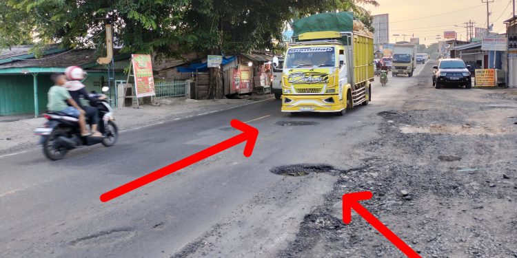 Pemprov dan Pemkab Lampura Kemana : Retak Berlobang dan Banyak Laklantas Ulah Mobil Besar Melebihi Tonase Melewati Lintas Bukit Kemuning Blambangan Pagar