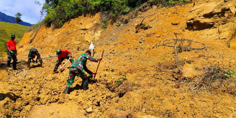 Jalan Longsor di Desa Balime, Satgas Rusa Hitam Turun Tangan