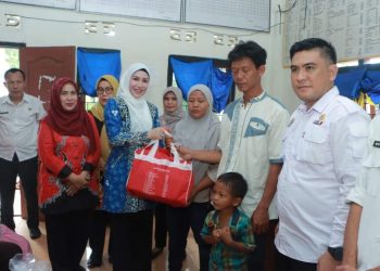 Wakil Ketua TP-PKK Kabupaten Lampung Utara Hj. Devriyana Marda Marda Ardian.S.Kom., mengadakan kegiatan Baksos