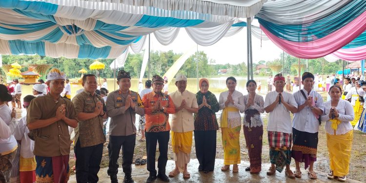 Umat Hindu di Kabupaten Mesuji menggelar upacara Melasti menyambut Hari Raya Nyepi Tahun Baru Saka 1946