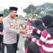 Polres Tulang Bawang Bagikan Takjil Gratis di Tugu Garuda, AKBP James Sampaikan Pesan Ini