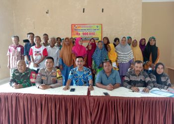 Kades Praduan Waras Kawal Pembagian BLT