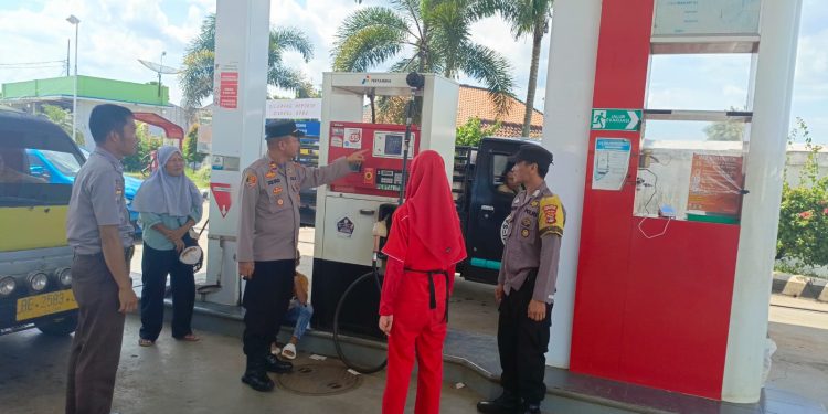 Cegah Kecurangan Pengisian BBM Jelang Mudik Lebaran, Polres Lampung Utara Cek SPBU