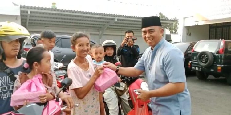 Kejari Lampura Bersama Ikatan Adhyaksa Dharmakarini Berbagi Bulan Penuh Berkah