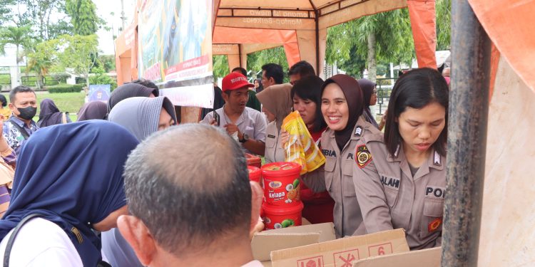 Sambut Idul Fitri 1445 H, Polres Lampung Utara Gelar Pasar Murah