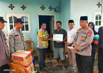 Wujud Peduli, Kapolres Lampung Utara Berikan Tali Asih Kepada Keluarga Korban Tenggelam Di Irigasi