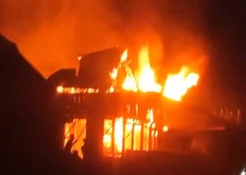 Kebakaran Mengejutkan di Desa Babatan, Warga Geram karena Keterlambatan Datangnya Damkar