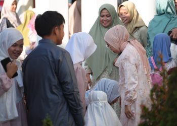 Setelah Salat Idulfitri 1445 Hijriah Penjabat Bupati Mesuji Sulpakar Open House di Rumah Dinas