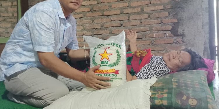 Peduli Terhadap Warga ,lurah Baros Kunjungi Penderita Stroke 