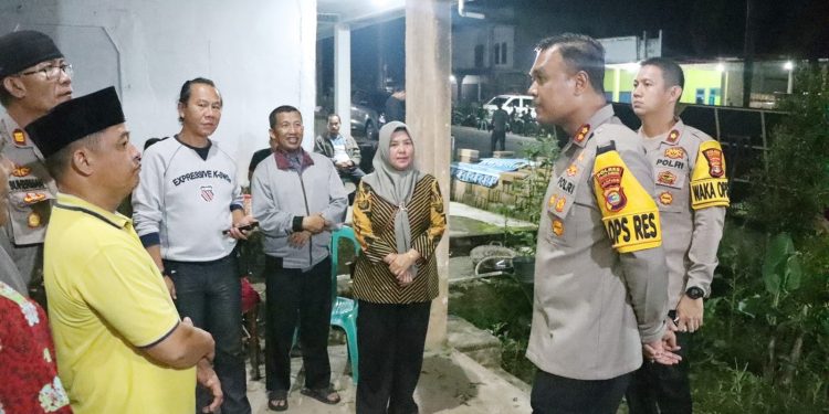 Bentuk Rasa Empati, Kapolres Tulang Bawang Melayat Langsung ke Rumah Nakes Yang MD Saat Bertugas