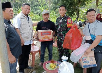 Kades dan Bhabinsa Papan Rejo Bantu Korban Kebakaran