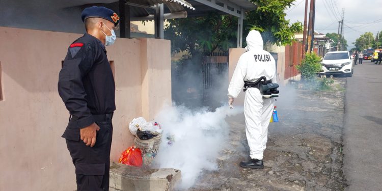 Gencarkan Fogging, Polda Lampung Gerak Cepat Antisipasi Penyebaran Wabah DBD.