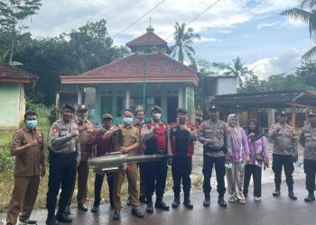 Tanggapi Keluhan Warga Terkait DBD, Sat Samapta Polres Tulang Bawang Barat Lakukan Fogging di SDN 18 Tulang Bawang Tengah
