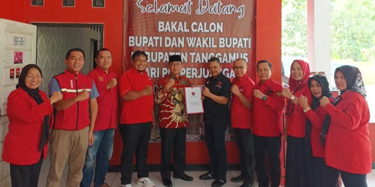 Hari Agus Setiawan Ambil Formulir Bakal Calon Wakil Bupati Tanggamus 