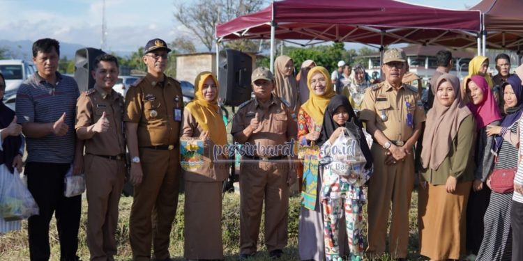 Bupati Pesibar Membuka Bazar UMKM Ramadhan 2024,