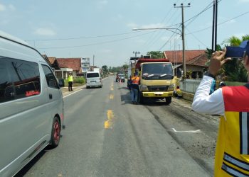 Proaktif Cegah Laka Lantas, BPJN dan Polres Lampung Utara Laksanakan Perbaikan Jalan Rusak