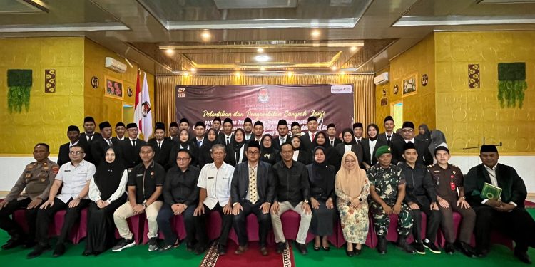 35 PANITIA PEMILIHAN KECAMATAN (PPK) RESMI DI LANTIK