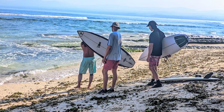 Antusiasme Warga Krui Sambut Event Surfing Internasional