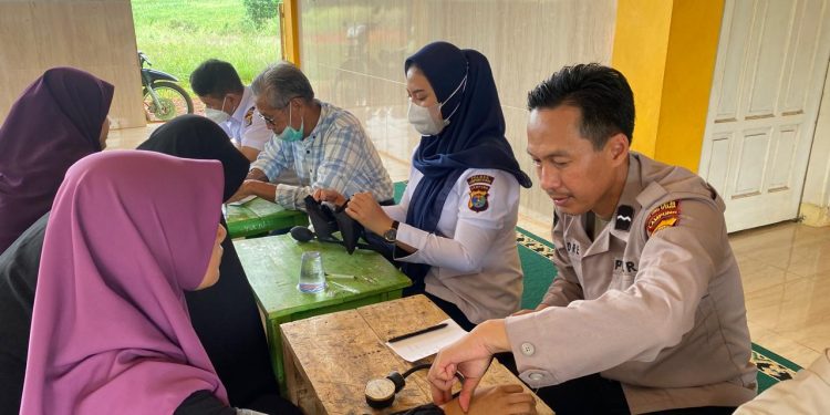 Polres Lampung Utara Gelar Bhakti Kesehatan Gratis di Pondok Pesantren