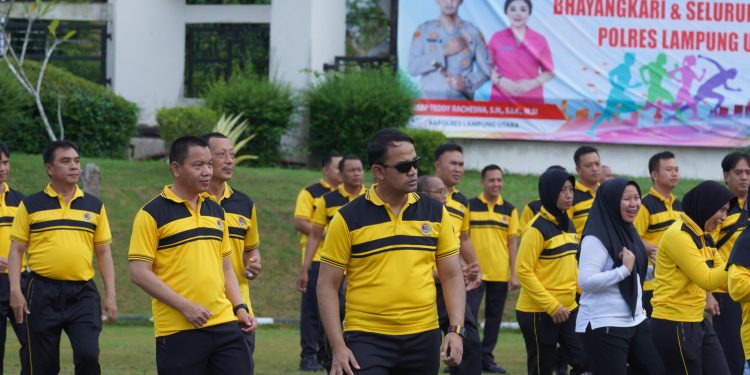 Jelang Hari Bhayangkara Ke-78, Polres Lampung Utara Gelar Olahraga Bersama