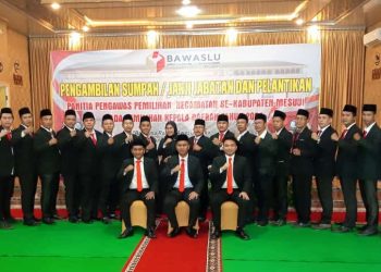 Bawaslu Kabupaten Mesuji Resmi lantik 21 Anggota Panitia Pengawas Pemilihan Kecamatan untuk Pilkada 2024.