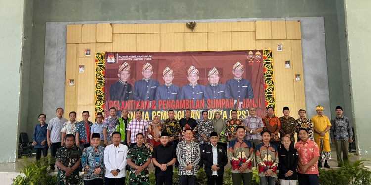 Polres Lampung Utara Amankan Pelantikan dan Pengambilan Sumpah PPS Pilkada 2024