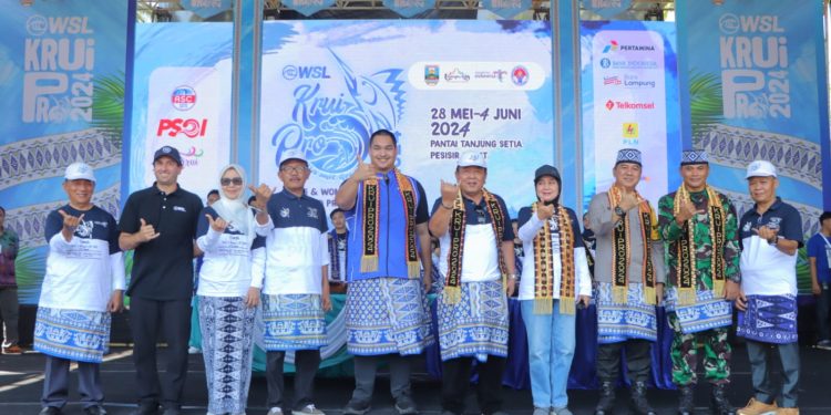WSL Krui Pro 2024 Dibuka, Wakapolda Tekankan Personel Beri Pelayanan Humanis