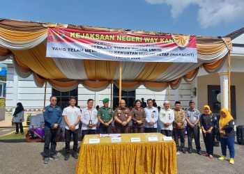 Dr Afrilliana Purba .SH.MH Kejari Way Kanan Pimpin Pemusnahan Barang Hasil Kejahatan Yang Sudah Incracht