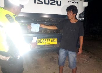 Hari Kedua Penertiban, Polres Lampung Utara Tilang Truck Bermuatan Batu Bara Yang Melanggar