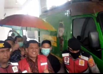 Masih Sempat Senyum Mantu Mantan Bupati LU !Kepala Badan Inspektorat Lampung Utara Resmi di Borgol
