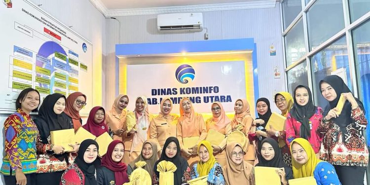 Ketua DWP Kominfo Kab Lampura Ibu Hj. Kiki Rizki Gunaido. SH. MH Mengadakan Silaturahmi dengan Anggota