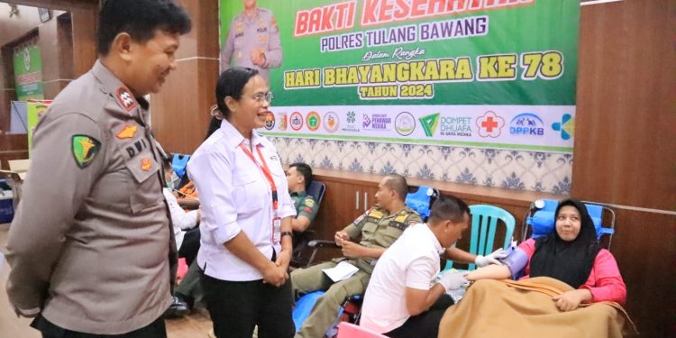 Sambut Hari Bhayangkara Ke-78 Tahun 2024, Puluhan Kantong Darah Diserahkan Polres Tulang Bawang Kepada PMI