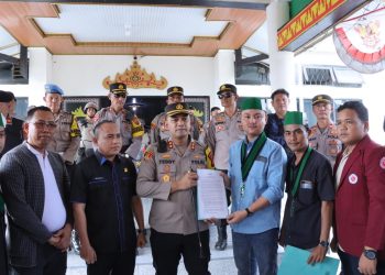 Kapolres Lampung Utara Pimpin Pengamanan Aksi Damai PC HMI di Kantor DPRD 