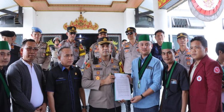 Kapolres Lampung Utara Pimpin Pengamanan Aksi Damai PC HMI di Kantor DPRD 