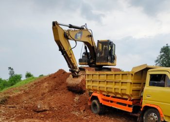 Kegiatan Pengambilan Tanah di Tanggul Primer Bumi Jawa Diduga Ilegal 