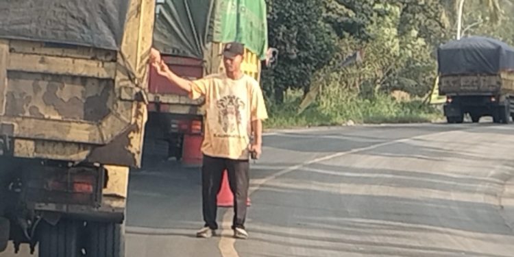 Dugaan Pungli Jalanan Jembatan Bumi Nabung Lampura Resahkan Warga dan Sopir!