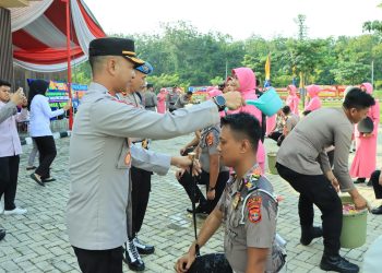 Kapolres Tulang Bawang Barat Gelar Upacara Kenaikan Pangkat Periode 1 Juli 2024