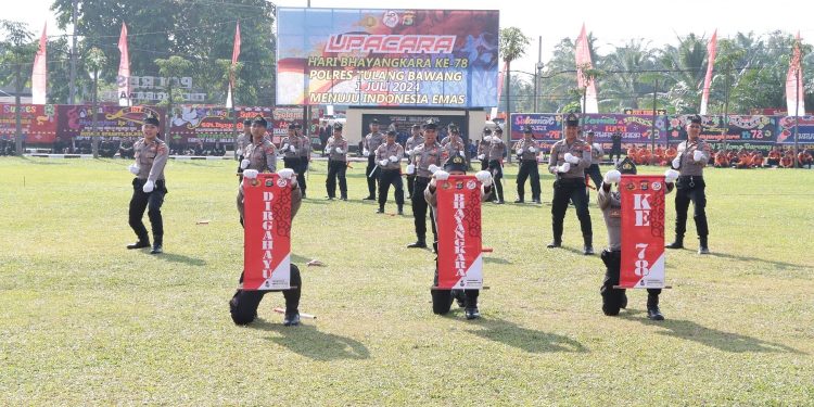 Puncak Peringatan Hari Bhayangkara Ke-78, Polres Tulang Bawang Gelar Upacara dan Beberapa Pertunjukan