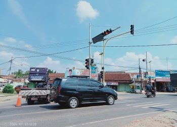 Dishub Lampura Pasang Lalin di Perapatan Kebon 4