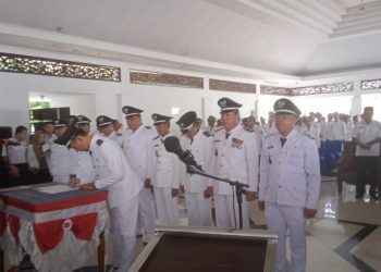 Dinas Pemberdayaan Masyarakat dan Desa Kabupaten Empat Lawang Gelar Pengukuhan Perpanjangan Masa Jabatan Kepala Desa