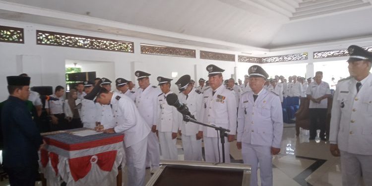 Dinas Pemberdayaan Masyarakat dan Desa Kabupaten Empat Lawang Gelar Pengukuhan Perpanjangan Masa Jabatan Kepala Desa