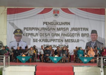 PJ Bupati Mesuji Mengukuhkan Perpanjangan Masa Jabatan Kepala Desa Tahun 2024