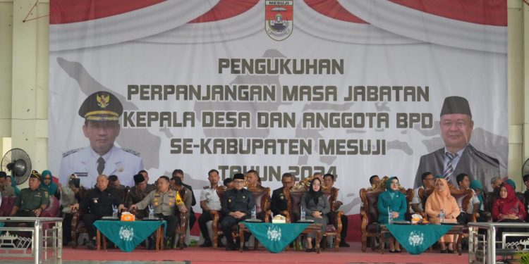 PJ Bupati Mesuji Mengukuhkan Perpanjangan Masa Jabatan Kepala Desa Tahun 2024