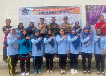 Polsek Tumijajar Melaksankan Kegiatan Masa Dasar Bimbingan Fisik dan Mental Dalam Pengenalan Lingkungan di SMAN 3